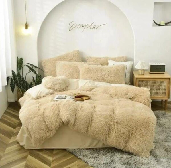 Fluffy Duvets Warm and Stylish + 1 Fleece Bedsheet + 4 Pillowcases - Image 3