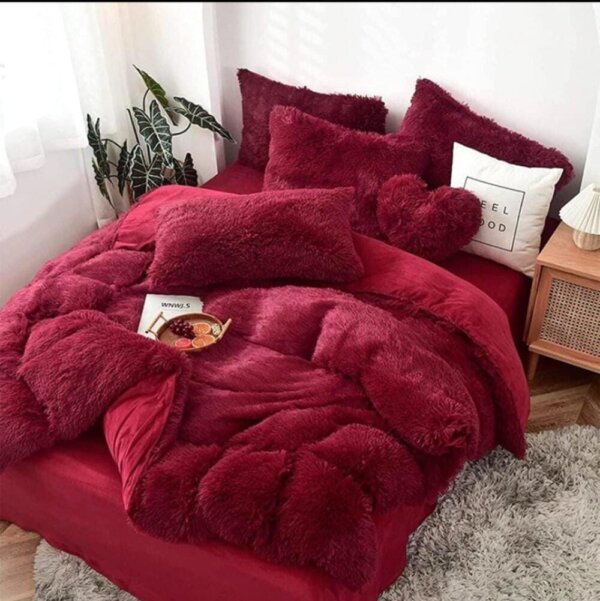 Fluffy Duvets Warm and Stylish + 1 Fleece Bedsheet + 4 Pillowcases - Image 4