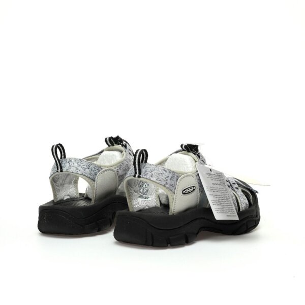 KEEN Men's Newport H2 Closed Toe Water Sandal Grey Black - Image 5